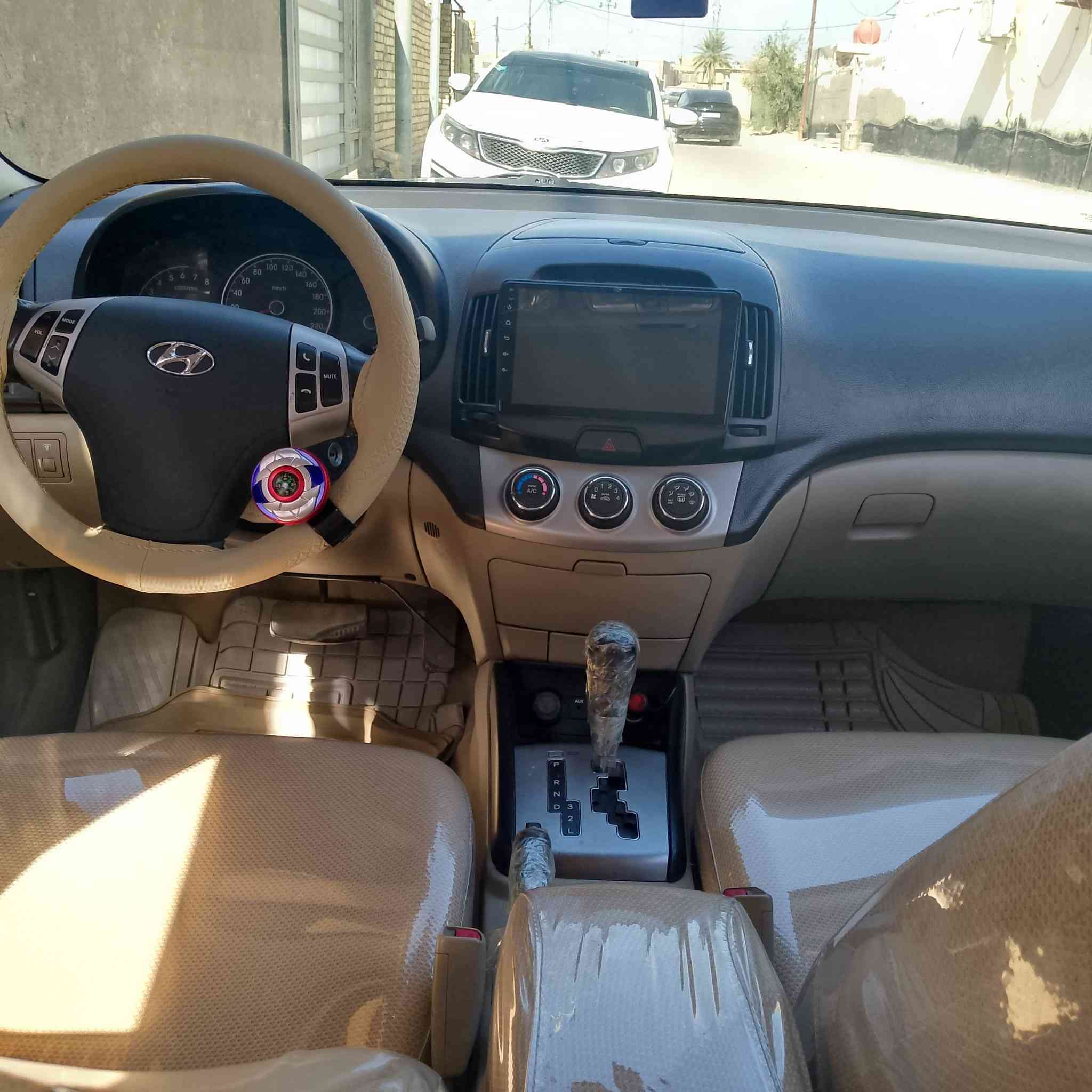 سلام عليكم سيارة الانترا 2011 للبيع سيارة حلوة ونظيفة ما شاء الله لللاستفسار اتصل على رقم صاحب السيارة *********** 

( اني مجرد وسيط )
