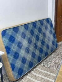 سرير • أثاث