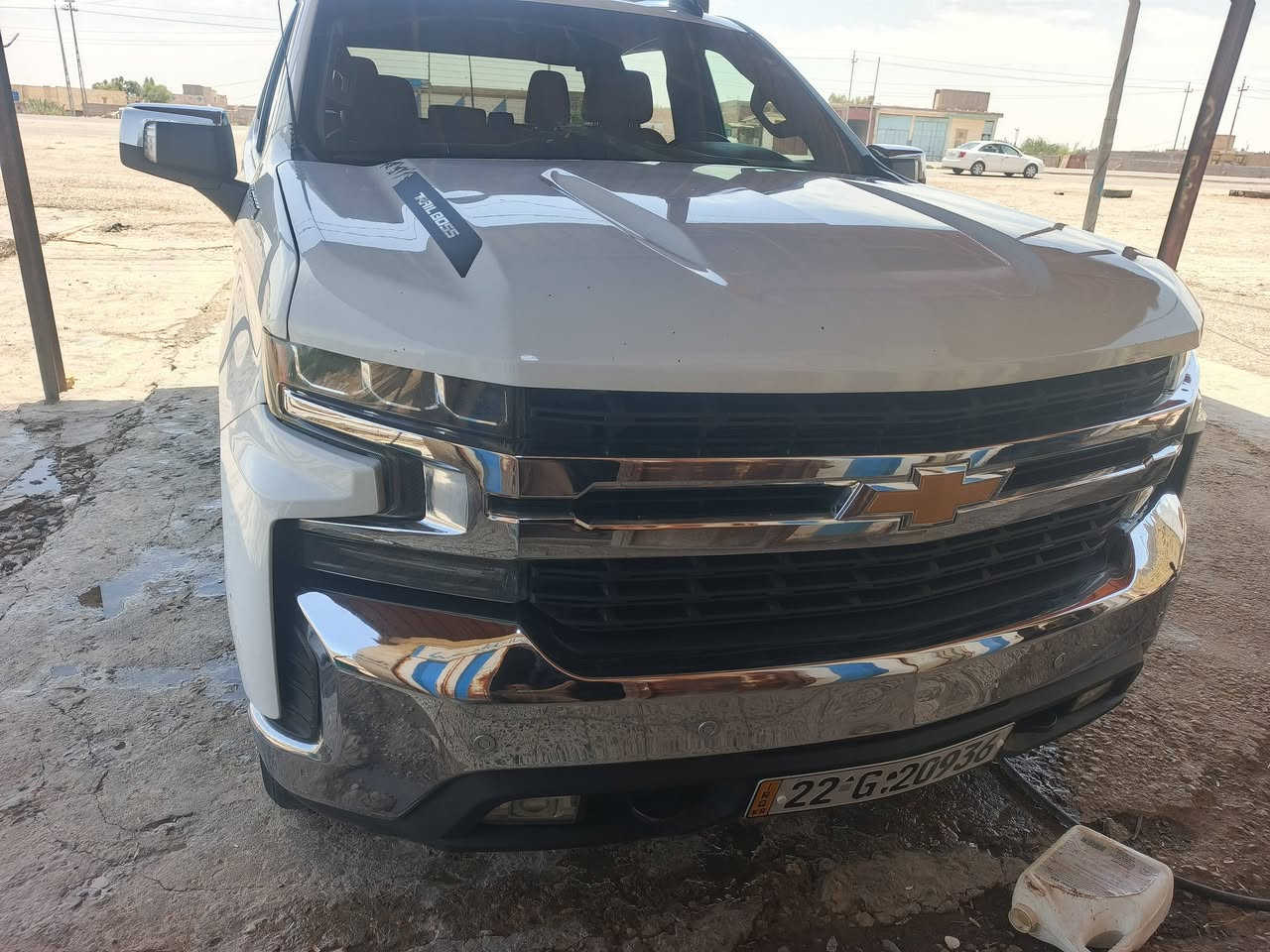 السلام عليكم سلفرادو موديل 22 سياره قطعتين صبغ الحادث موجود داخل المنشور 
جديده حيل مكينه ثمانيه سلندر فول مواصفات ما عدا الفتحه باب طويل بدي قصير رقم اربيل تحويل وكاله شنو اللي يعجبك باب خلفي كهربائي فول بيع ومراوس 
السعر المطلوب 285
العنوان ذي قار الفجر
***********
