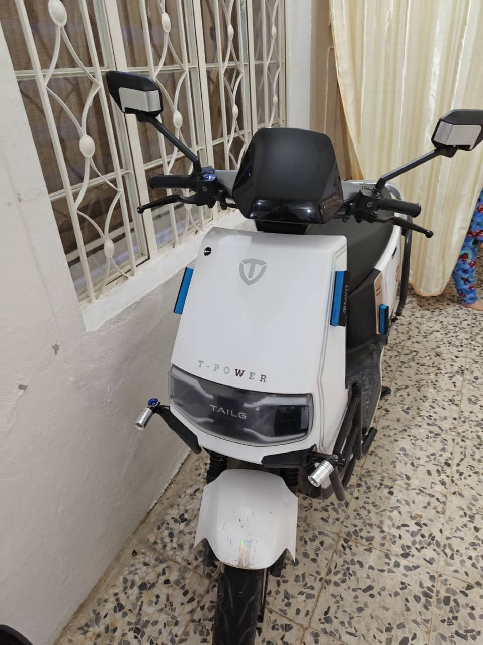 ماطور شحن شركه تايلج الحديث الحجم الكبير بطاريات فول نضافه بينو كسر بالجاملغ مال التايه الكدام سرعه 70 
يمشي فوق ال60 كيلو متر بالشحنه الوحده 
تاخذو شرط 
شاحنه اصليه 
تايات جديده اصليات السعر مليون وبينو مجال


**إذا كنت صاحب هذا الإعلان وتريد حذفه لأي سبب، رجاءا أرسل رسالة إلى الدعم الفني**