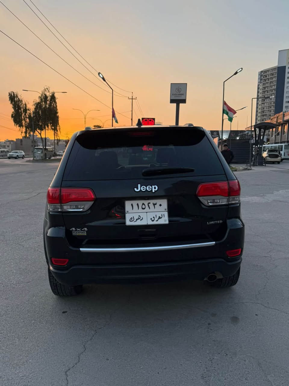 🚗 للبيع جيب موديل 2015 – وارد أمريكي 🇺🇸
📍 الموقع: دهوك

📞 رقم الاتصال:*********** متوفر واتس ابب
🔹 المواصفات:

- محرك 3600
- فول مواصفات عدا الفتحة
- كراسي كهرباء جلد + ميموري
- تدفئة للمقاعد
- ستيرن كهرباء (تدفئة )
- صندوق كهرباء (فتح/غلق بالشفط)
- تشغيل بصمة + تشغيل عن بعد
- كاميرا خلفية
- حساسات 
- منظومة زينون
- تحكم بالستيرن + شفت كير
- كير ماوس (8 سرعات)
- تبريد ثلج قطعتين
- تاير احتياطي (تخم)
- صدر جديد + هزة جديدة

📌 السيارة:

- وارد أمريكي (كلين تايتل)
- باسمي (سيارة جاهزة للنقل)

💰 السعر 195 

📩 للاستفسار الاتصال على الرقم أعلاه
