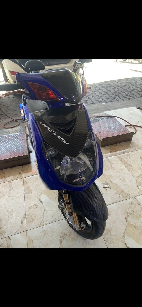 سلام عليكم سكنس فحل للبيع فول تزويد للاخير مابيها قطعه بلاديه وكل قطعها اصليه ومميزه الدراجه حته براغيها كلها مزوده مابيها برغي بلادي مكينه SMRT الدراجه مفوله للاخير وبيها قطع كاربون فايبر وراديتر دهن وكلها رياضيه مابيها شي بلادي الدراجه ابسط تفاصيلها مزوده والدراجه بيها شوته كاربون فايبر مامصورها الشراي يتصل 
***********
