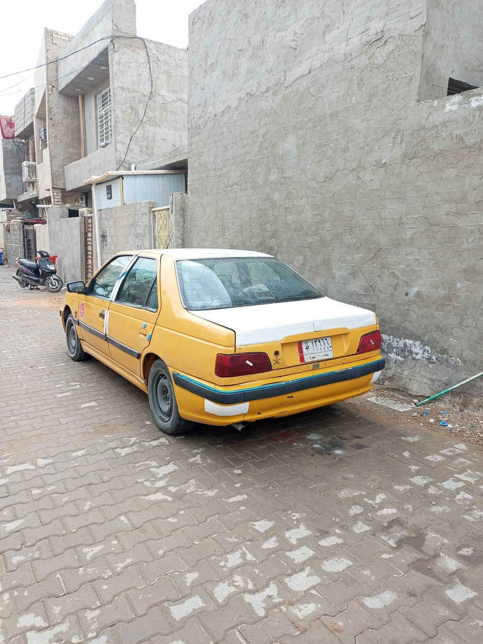 السلام عليكم بيجو بارص مديل 2010
السياره مصبوغه من جوه الجام كير مكينه جداد صدر جديد 
داخل مدوشم جديد شاشه تاب سستم سماعات السياره كلش حلوه كبل لشارع السعر 28 العنوان بغداد الزعفرانيه الرقم ***********
