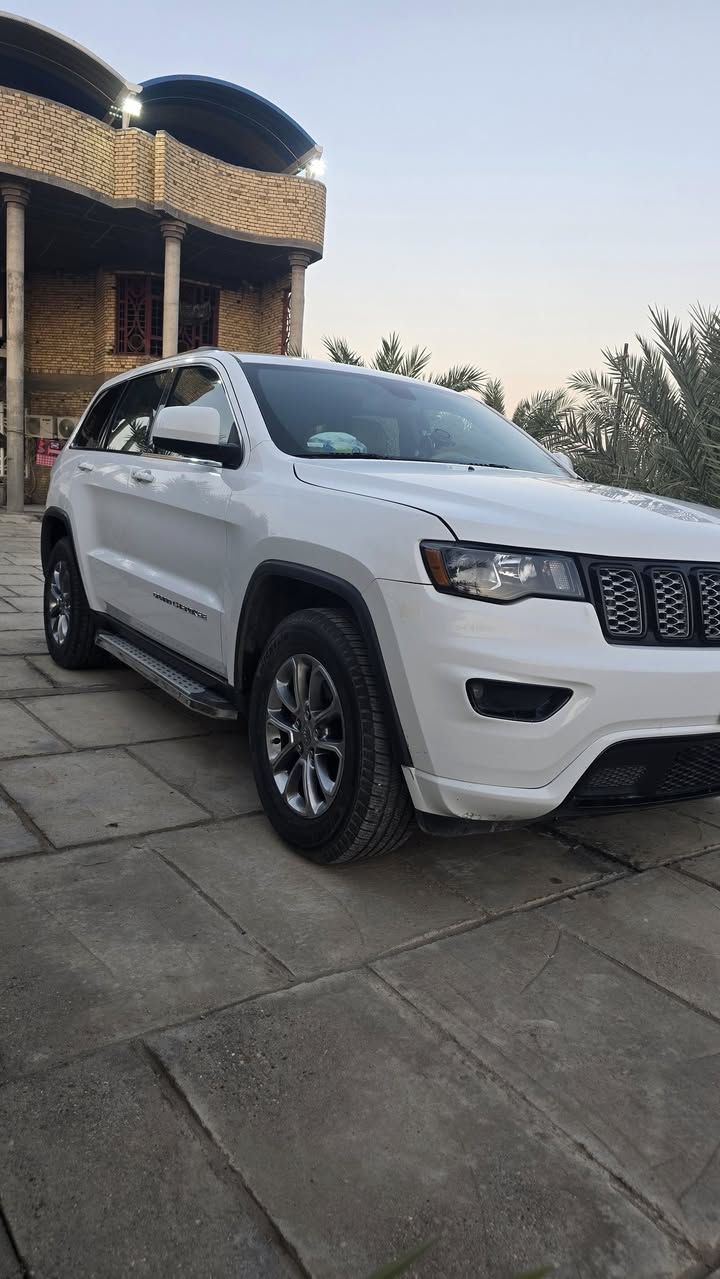 السلام عليكم
جيب كراند شيروكي موديل ٢٠١٦ لاريدو وارد امريكي حادثها كلش بسيط تبديل جاملغ ايسر اصلي وربع البنيد صبغ بدون دواخل بدون ايرباك رقمها ذيقار بأسمي
سعرها ٢٠٣ ورقه بيها مجال مكان السياره بصره/ القرنه 
تلفون ***********
السياره ماشيه ١٦٠ ميل
