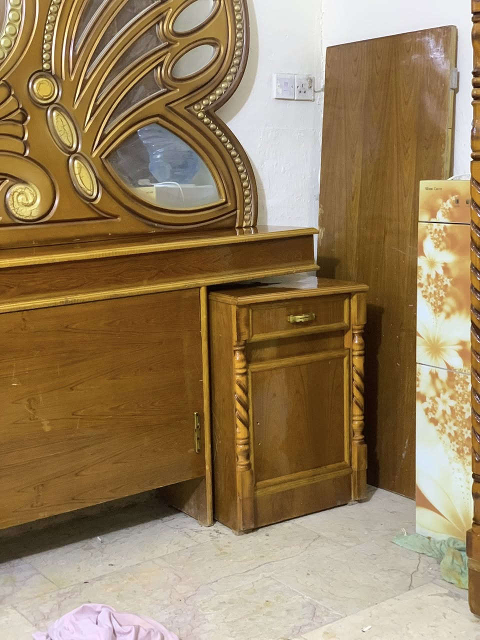 سلام عليكم غرفة.  البيع زان تفصال سعر مليون. مكاني بغداد بلديات.  شراي يتصل ويدلل ***********
