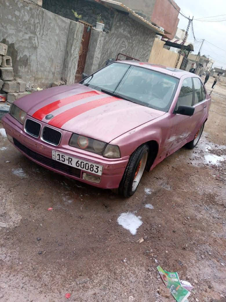 السلام عليكم e36
موديل ١٩٩١
سنويه ورقام جدد قبل شهرين 
هنه والهزه 
مكينه ٦ سلندر مسكر 
كير عادي zf
لونه وردي بس جارد بل سنويه احمر وه وردي تبقه يمك انته تريد تصبغه احمر او وردي البنيد تعبان لن طار  
غرفته يرادله ترتيب 
كشره يرادله صيغ لن جارد ودوس تعبانه
نقص ارفلو 
مكاني حله ورديه خارج
سعر ٣٣ وبي مجال قليل


**إذا كنت صاحب هذا الإعلان وتريد حذفه لأي سبب، رجاءا أرسل رسالة إلى الدعم الفني**