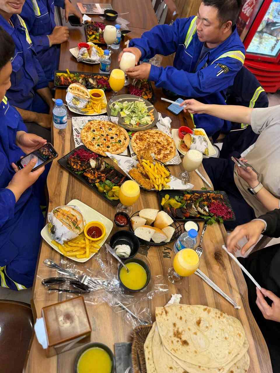 يابه حتى الصينين زاروا مطعم شاره گه م 😍🔥😂
وأنتم شوكت ناوين تزورونه؟ 😉

مطعم شاره گه م مو بس مطعم…
هو واجهة مدينتنا خانقين الحبيبة 🌆❤️
نمثل بيه أصالتنا، كرمنا، وطعمنا الأصيل اللي يرفع الراس.

إذا تريد تعيش النكهة الصح وتفتخر بمطعم من مدينتك…
المكان معروف وما يحتاج تعريف 😎🍽️

📍 العنوان: خانقين_دارة كونارة
📞 *********** – ***********
📸 Instagram: 1my_city

شاره گه م… طعم يجمع العالم بحب خانقين 🌍🔥
