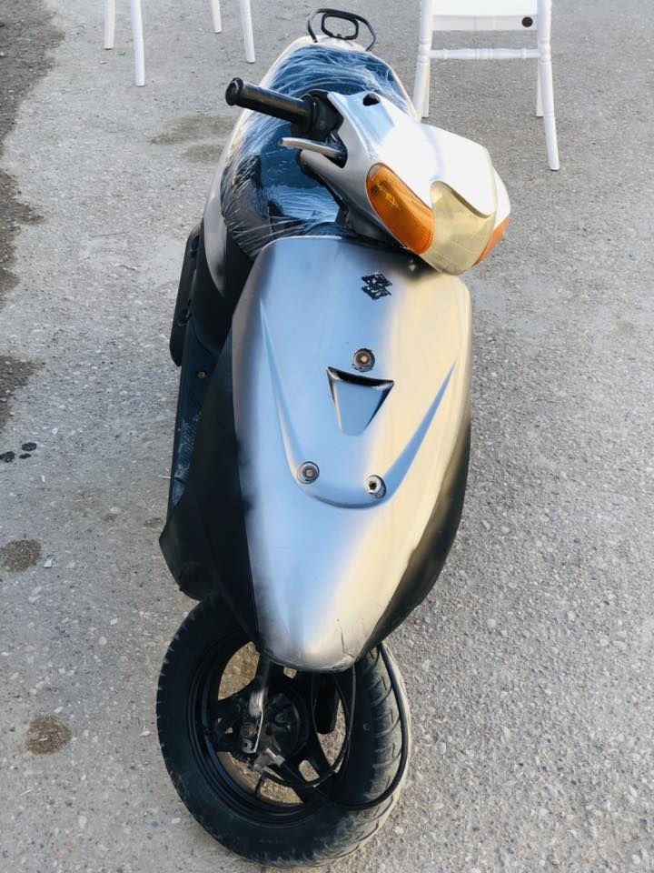 سلام عليكم شباب دراجه ساسوكي رياضي دراجه تخبل معدل ٥٥ كلشي شغال بس سلف دراجه بدون وراق دراجه حلوه بس بيه صوت بل محرك خشن صوته سعر 175 وبخدمت شراي ***********
