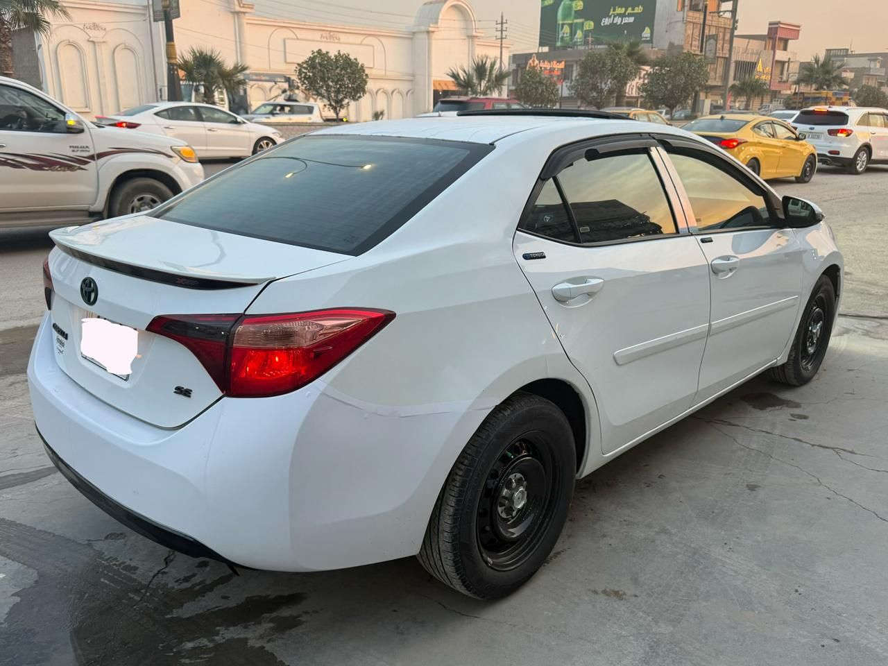 السلام عليكم 
كورلا ٢٠١٦ 
رقم بصره انكليزي 
سنويه وهزه ورقم كله جديد
 مكينه 1800 المرغوب 
سياره فول مواصفات 
1/1 فتحه جلد تحكم استيرن شفتات استيرن 
شاشه كامره حساس خلفي 
فول مواصفات 
سياره بيه ضرر جاملغين خلفيات 
بدون حوض 
وبيه جاملغ وبنيد بيه صبغات رشات بسيطه 
جاهزه كير مكينه حداديه تخم تاير تبريد كله بشرط ماعايزه بكد الشعره من كلشي مال جناي 
السعر ٩٨ بيه مجال بسيط 
اي استفسار ‭٠٧٧٤ ٢٣٨ ٤٧٣٨‬ بيع فقط
