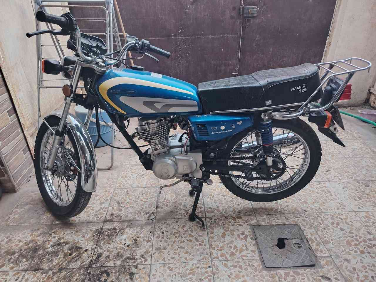 نامة متياز موديل 23 مكينه مبدل بيها ماكنيت وكلجات وهذني استهلاكيات شي طبيعي يتبدلن
اما باقي المكينه ما ممدود عليها سبانه 
دراجه نظيفة وشلعتها حلوه بيها نواقص بسيطه 
عداد و واير الرون والعداد و جبنه تنگط دهن
عوزها تبديل .
كشن ودبلات امامي وتاير امامي ، واشاير امامي خلفي وباتري كلهن جديدات 
مكاني بغداد الدورة 
رقمها كربلاء 
رايدها ب 1550 وبيها مجال 
رقمي واتساب 
***********
