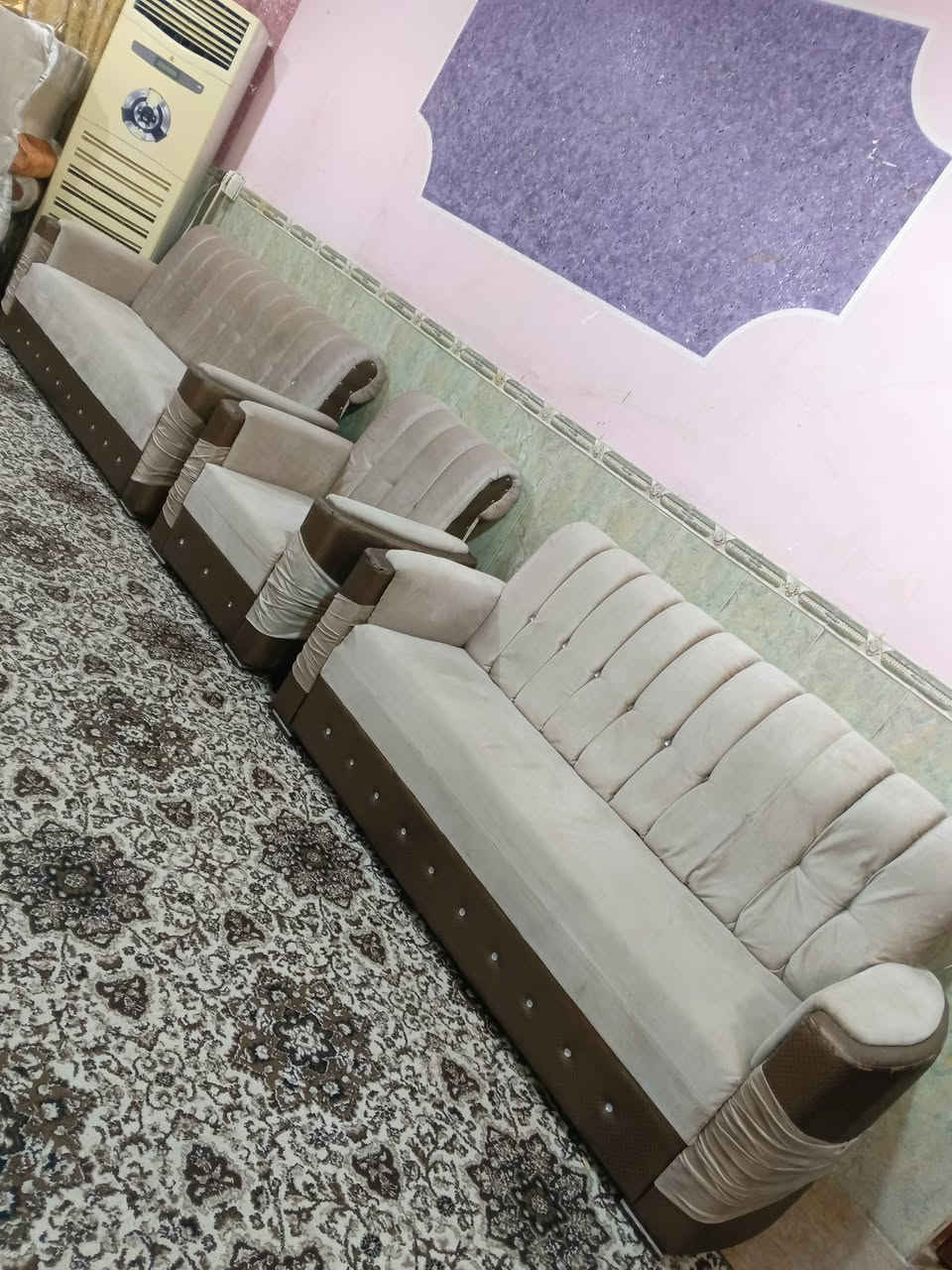 تخم تركي عشر مقاعد مستعمل نضيف السعر 300 ألف العنوان العزيزيه منطقة باب الحاره *********** يوجد واتساب وماسنجر وتوصيل بل الاجره
