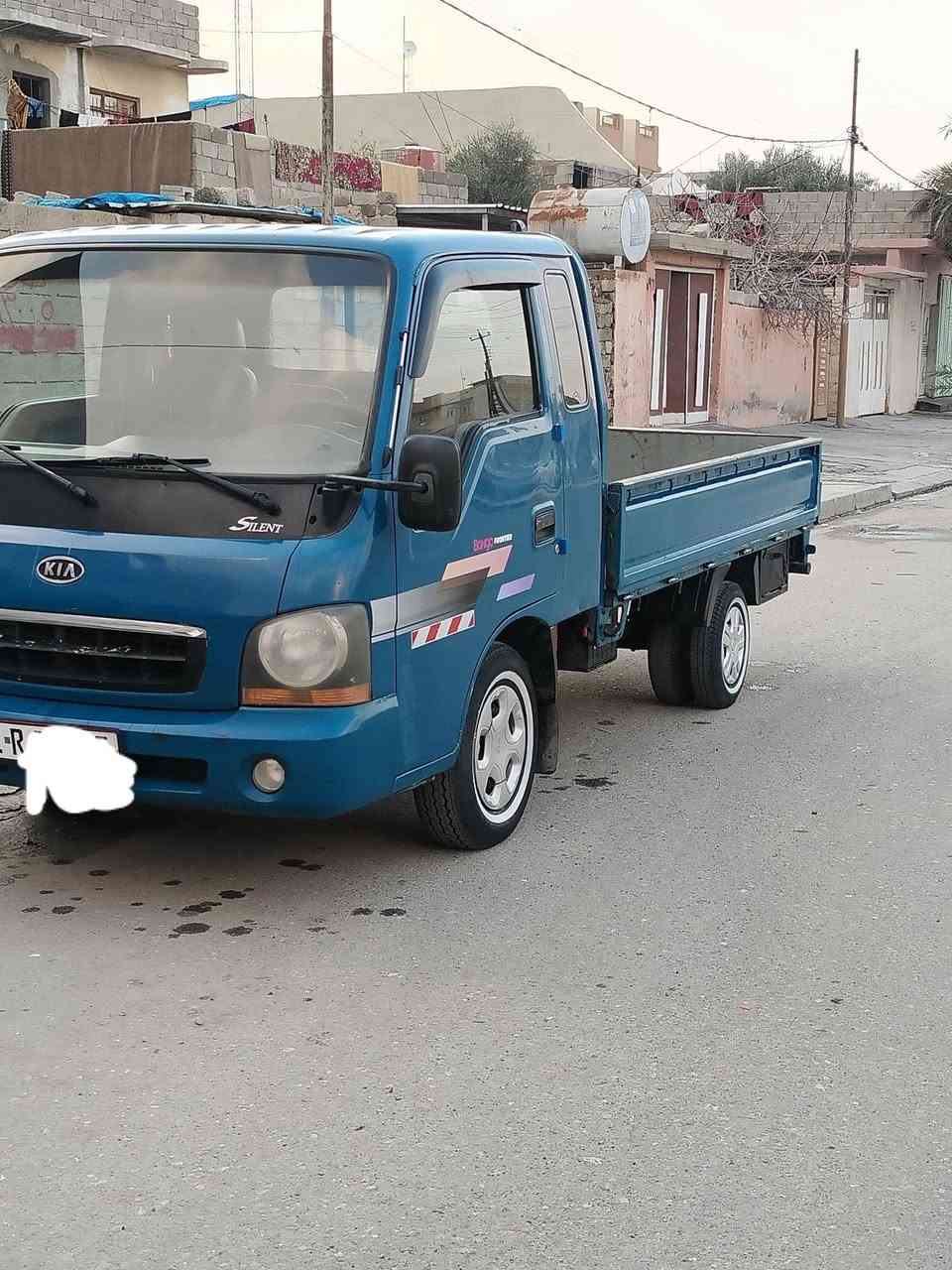 السلام عليكم كيا حمل بزون 2001 رقم نينوى انكليزي سياره مكفوله كفاله عامه شاصي شرط مابي اي شي محرك كير شرط 
السياره نضيفه فقط البودي جماله  مكان السياره موصل الايسر *********** وتساب
