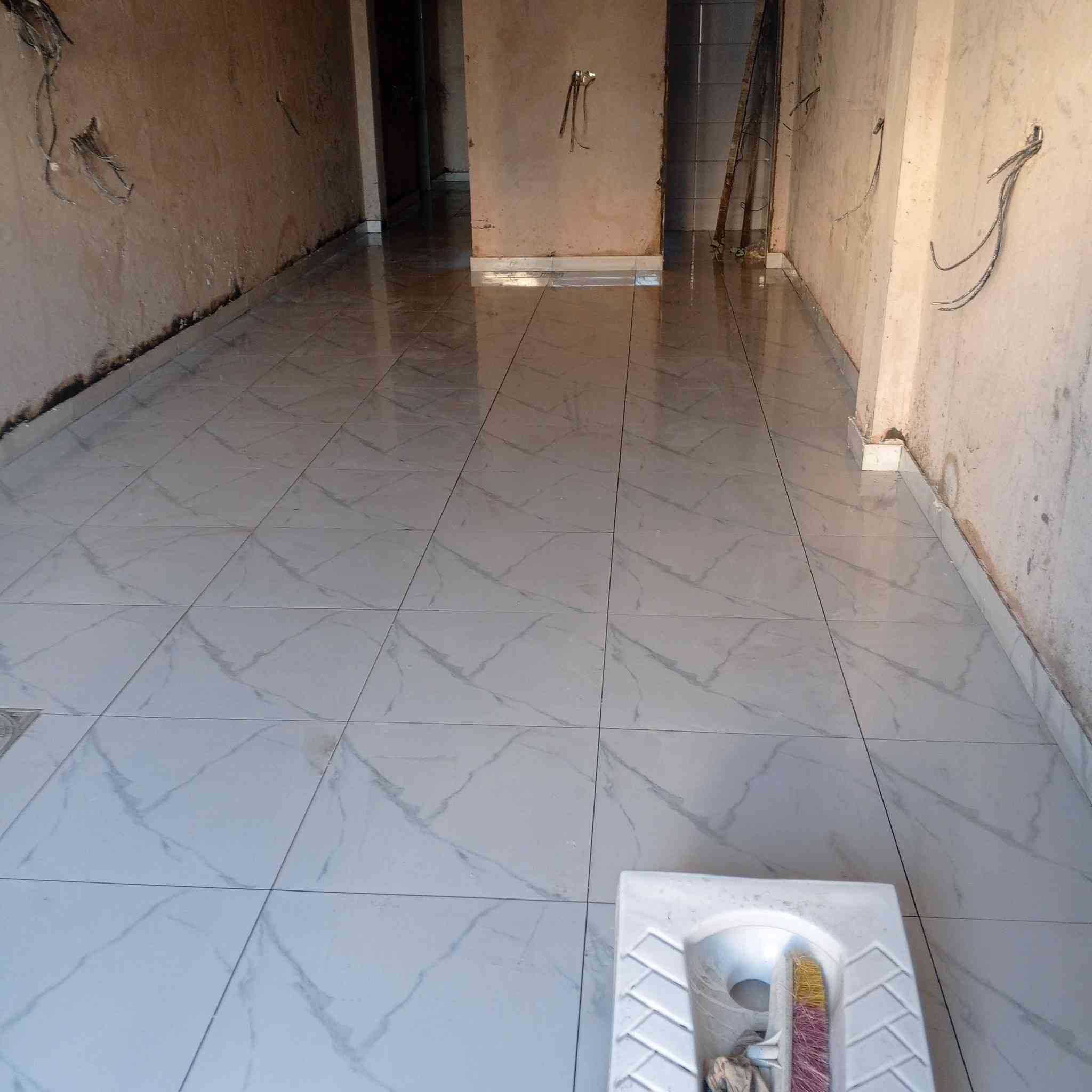 خلفة سيراميك وبورسلين جداري وارضي متفرغ حاليا عمل داخل نجف ***********
