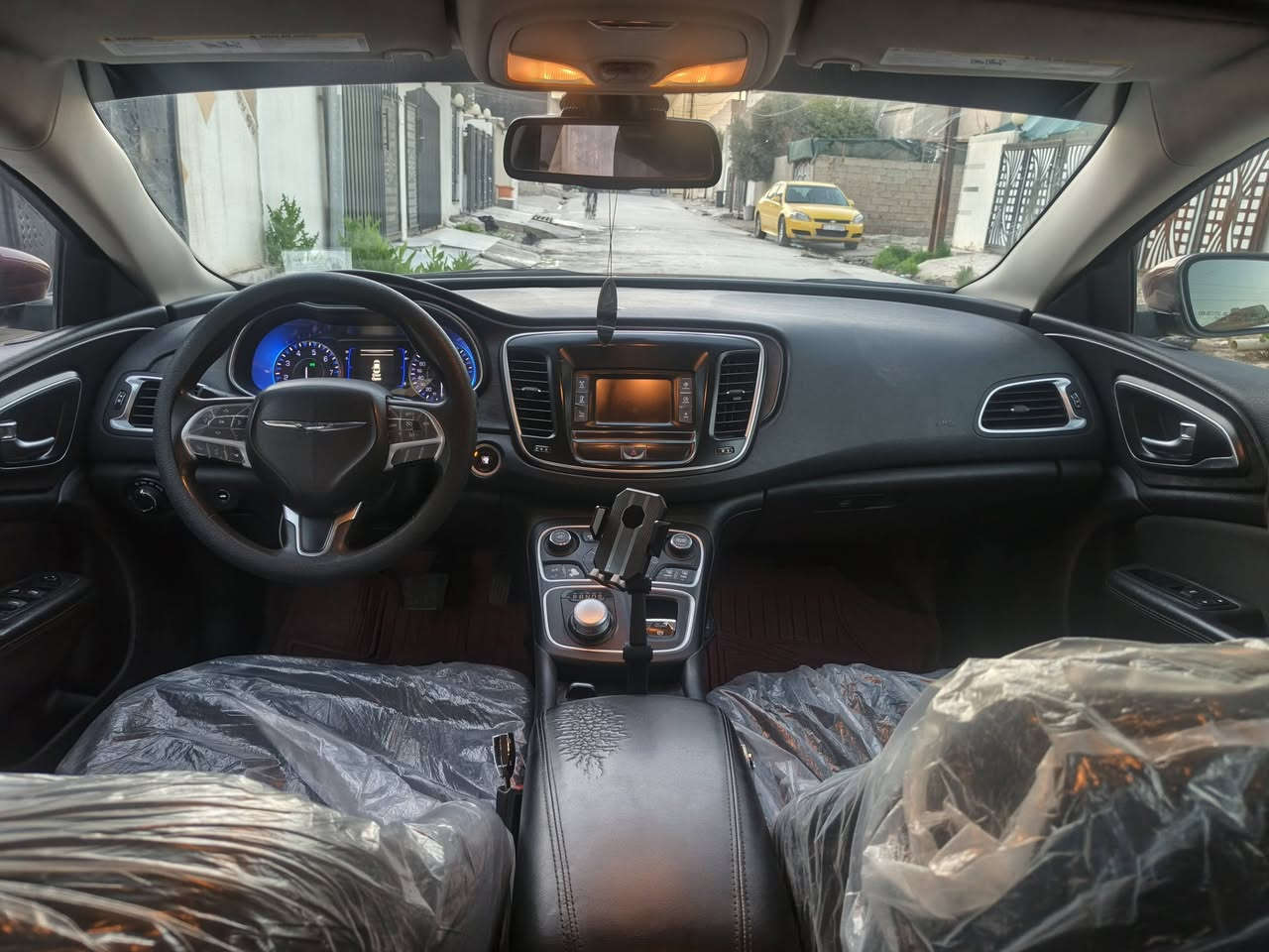 حبيبي ليش غالي السياره بدون دواخل؟9سي 200للبيع جاهزه رقم جديد سنويه جديد فقط 3قطع بدون دواخل 4تايرات جديد شادلها طخم صدر جديد طخم الوره جديد مكينه مامفتوح لاصرف لابخار شرط مكنها كركوك سعرها 104اشراي يخابر عرقم***********
