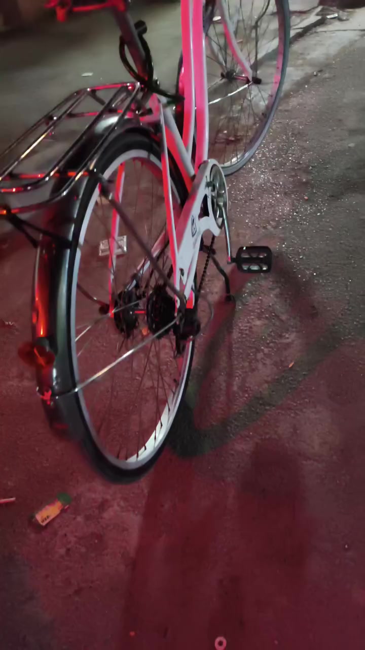 سلام عليكم باسكل بطه للبيع حجم26 باسكل نضيف ويا غراض جمبزه باسكل نضيف معتني بي السعر 70 وبي مجال مكاني بغداد البياع حي التراث رقم الاستفسار***********
