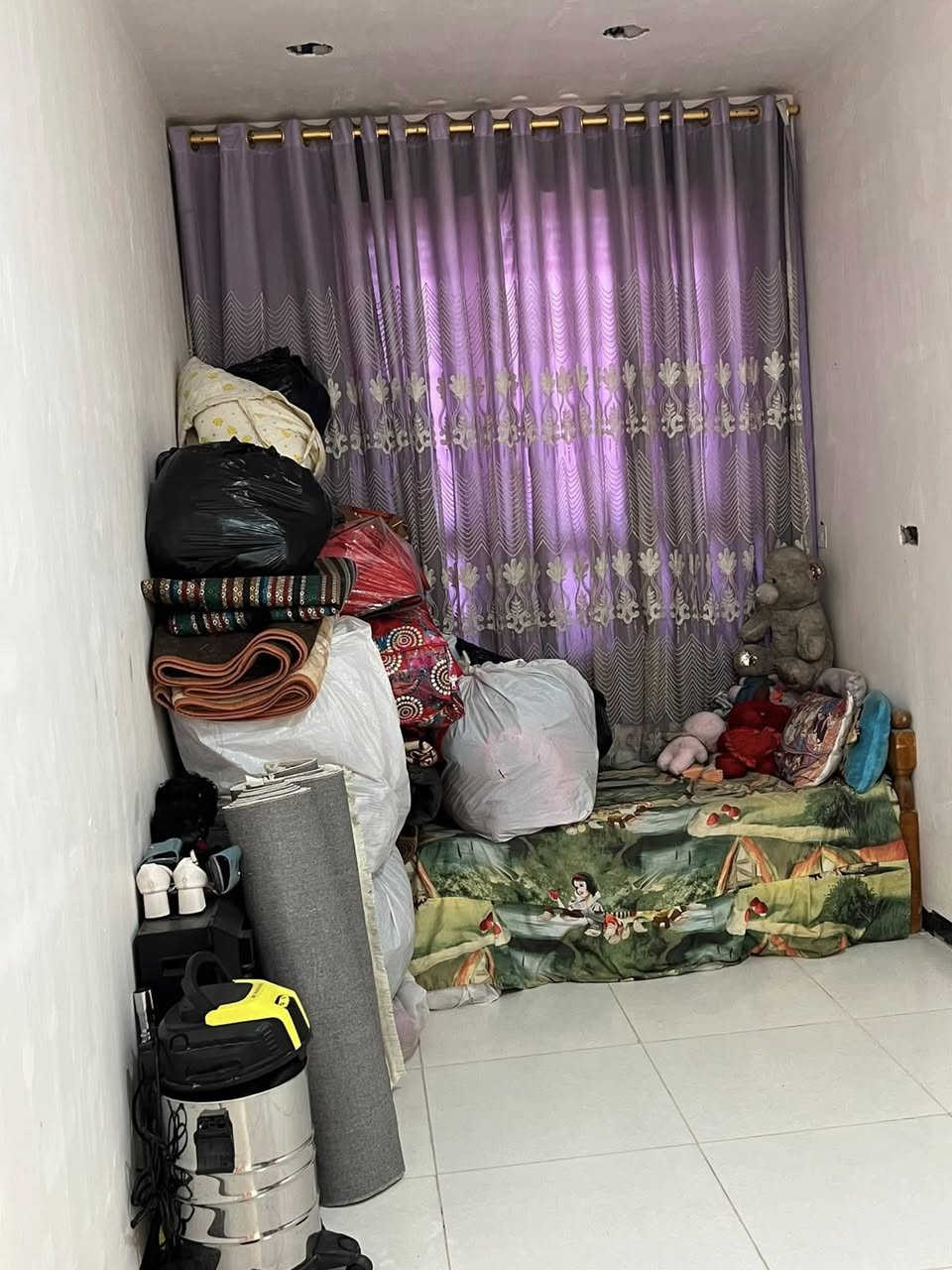 السلام عليكم بيت مساحه 125 بغداد الزعفرانيه الامانه بناء حديث يحتوي عل 4 غرف نوم و3 حمامات استقبال هول باقي تفاصيل 
***********
