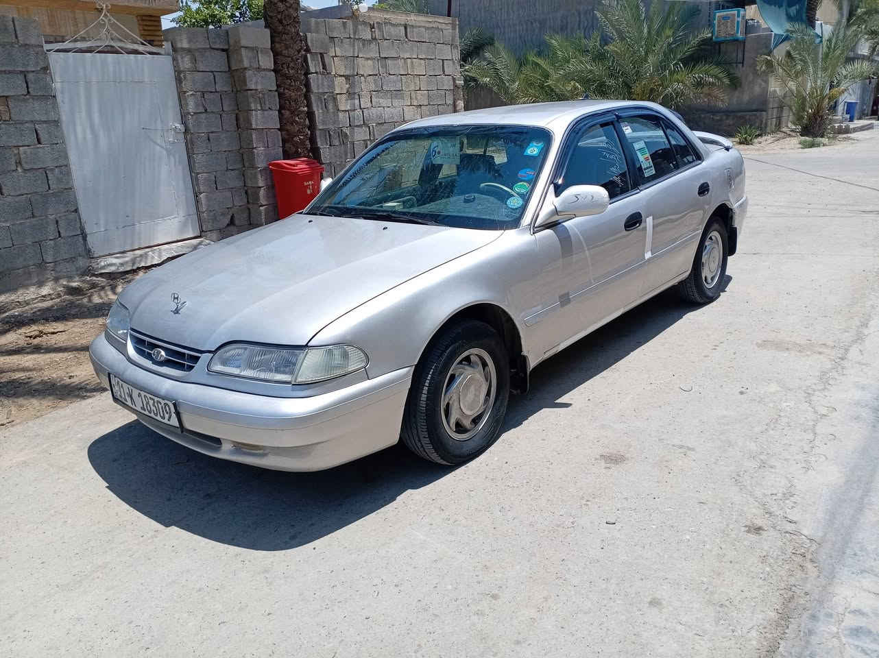 السلام و عليكم
سياره سوناتا ٢
موديل ٩٤ كير عادي 
تحويل مباشر
 رقم بغداد دولي
السنوية ال ٢٨
محرك وكير بدون تنقيص او بخار
تبريد شغال
غرفة السيارة نضيف
صدر امامي خلفي جديد
تخم تاير كهربائيات شغاله
سنتر لوك شاشة
كشر بي صبغ بدون دواخل
فقط جامرلغ الخلفي
بي ضربة بسيطه

ويلكب بلاد
منضومة زنون
دوشمه أرضية جلد
السعر ٤٠ بي مجال قليل 
المكان بعقوبة
الاتصال على الرقم ***********
