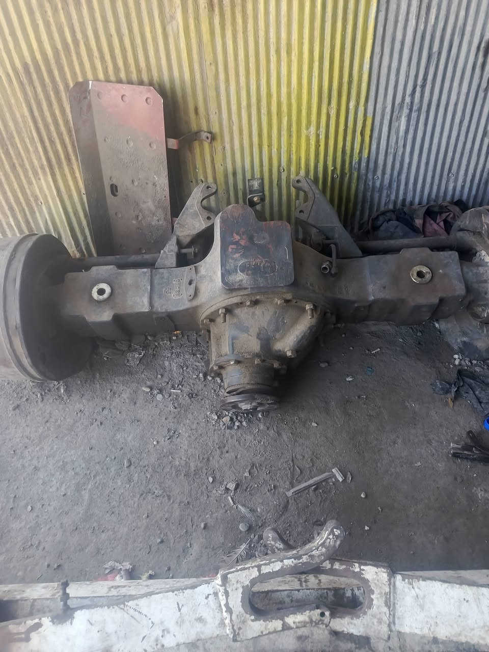 اكسن مال رينو العنوان  بغداد حي النصر رقم الهاتف  ***********
