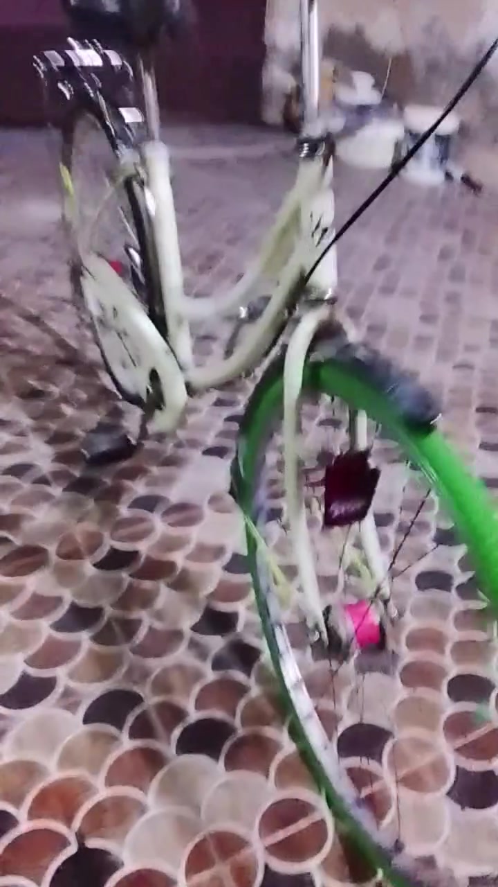 السلام عليكم بايسكل للبيع كل شيء ما بيه نقص ما بيه مقفول بوكانه ديالى بعقوبه السعر 45 وبي مجال الحجم 26 وهذا رقمي ***********
