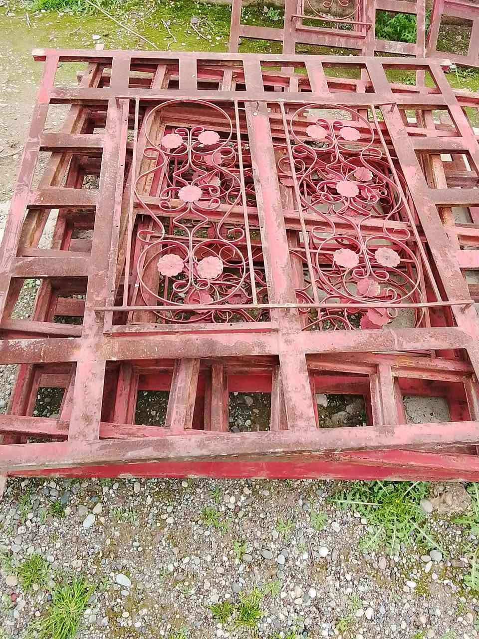 شبابيك وملابن للبيع الاتصال ع رقم  ***********
