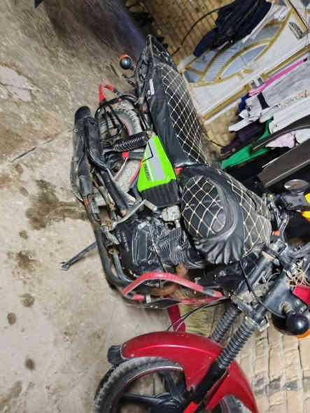 للبيع دراجه دايون جبلي اوراق اصولي
محرك ما مفتوح دراجه نضيفه بس مال مغسوله  دراجه لو احمر  عوزه ترتيب مكفوله من تنقيص ول تبخير 
مكان سوك الشيوخ
الشراي يتصل عل رقم ***********
السعر المطلوب (1250وبيه مجال)
