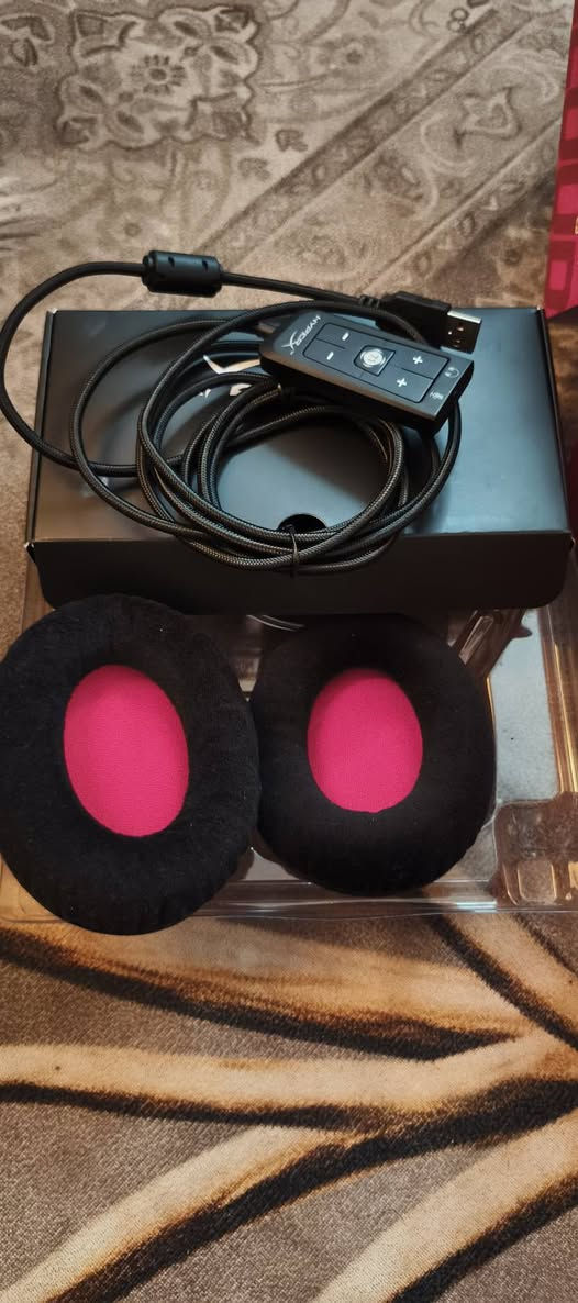 يا الله.. للبيع سماعة الهايبر إكس كلاود 2 (الغنية عن التعريف)، السماعة أصلية وعكال الراس.45 الف
​الحالة: نظيفة جداً جداً (مثل الجديدة، استخدام حشمة).
​الملحقات (مثل ما موضح بالصور):
​السماعة بكرتونتها الأصلية.
​المايك القابل للفصل.
​كرت الصوت الـ USB (للابتوب أو الـ PC).
​إسفنجات أذن احتياطية (قماشية) غير مستخدمة.
​الأداء: عزل رهيب، وصوت خطوات أقدام  يصرخ صرخ غصباً عن السيرفر.
 (قابل للتفاوض البسيط جداً للشراي الصامل اللي يجي يستلمها).
المكان: بغداد - مدينة الصدر.
الاستلام: بيع مباشر وجه لوجه (ما عندي توصيل، المشتري يتفضل يستلمها من يمي في مكان عام نتفق عليه).


**إذا كنت صاحب هذا الإعلان وتريد حذفه لأي سبب، رجاءا أرسل رسالة إلى الدعم الفني**