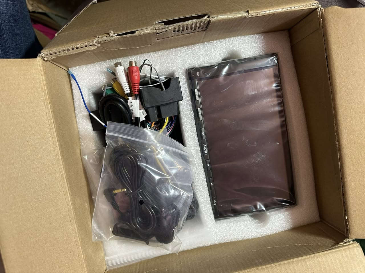 سلام عليكم يريد يرسلني عل واتساب *********** بل خدمه  عندي جمله ومفرد
