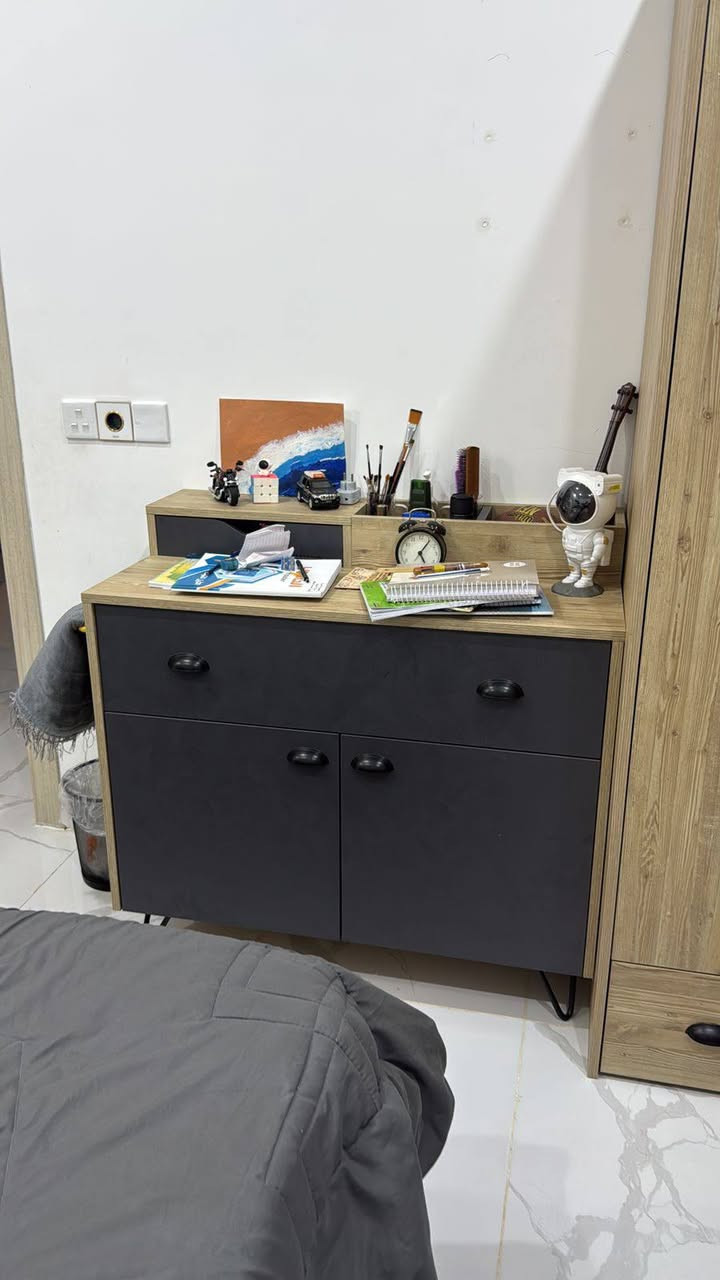 غرفه نوم مع غراظ بيت للبيع كلمن وسعره الاتصال على الرقم ***********
