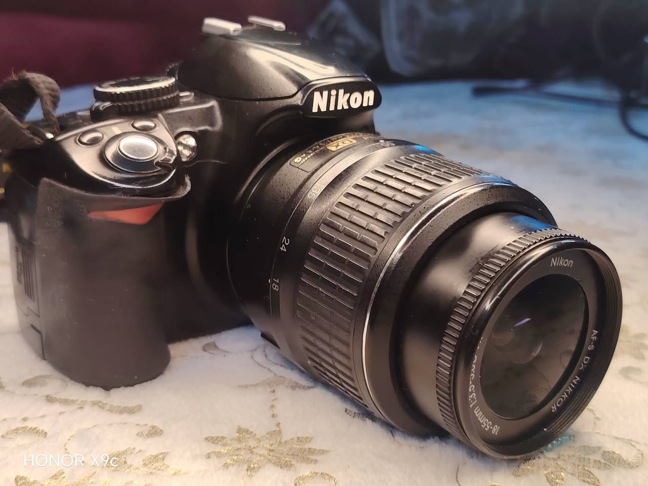 السلام عليكم يوجد كامره نيكون3100 بسعر 250وبيها مجال
***********
