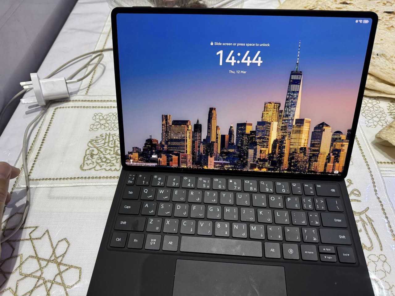 السلام عليكم
ايباد هواوي  للبيع
ميت باد برو حجم ١٢.٢ 
مشتري جديد استخدام كلش بسيط
غراضه الماوس كيبورد وقلم وبادات مال ماوس بعدهم بالجيس ممفتوحات

بغداد الحريه الدولعي 
***********
