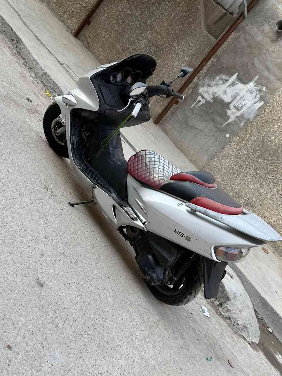 فورزه 06 محرك مكفول تايرات 
بس بيهه صوت مال تفيلس نقصهه
مكاني الامين 
نقصهه جوزه تشغيل 
ودبلات اماميه
السعر ٣٧٥ الف وبيهه مجال بسيط  وترهم مراوس 
***********
