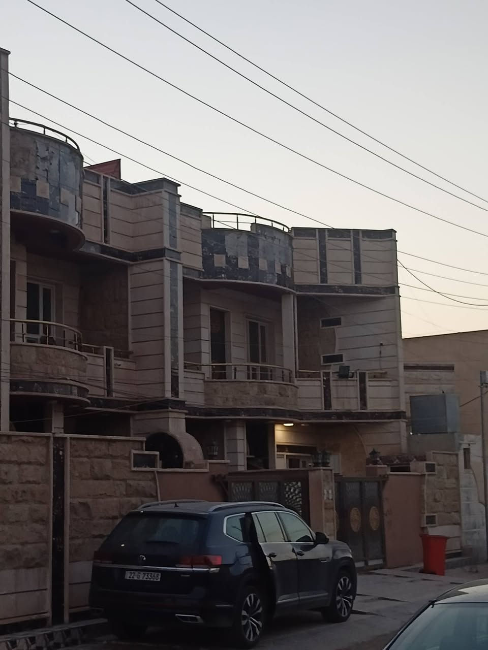 3دور..للبيع..الحي..العصري
خلف.. جامع ...الشهداء..مساحة
150متر..واجهة7.5نزال 20متر
طابقين..4نوم .. صالة واستقبال ومطبخ...واجهة حجر 
مكتب الشام للعقار 
***********
***********
