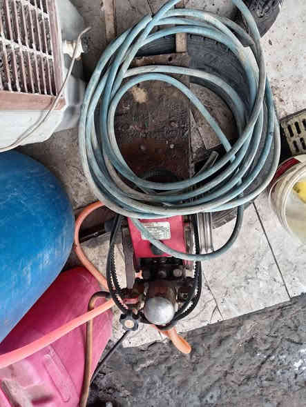 السلام عليكم ضاغطه للبيع ٥٠ وبيه مجال مكاني كربلاء حي العسكري مال عابد شرط شغل بيع مستعجل ***********
