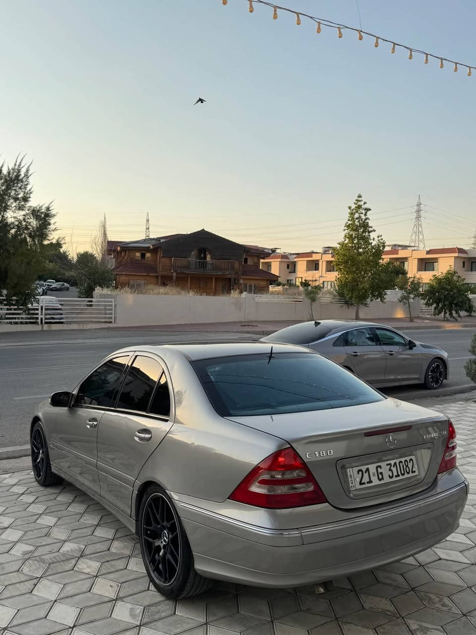 Mercedes c180 2003
Compresor

***********

گير اوتو و عادي
تبريد ثلج
تحديد سرعه
تحكمات ستيرن
اربع تاير و وياله جديد
سنويه و رقم جديد
محرك ٤ سلندر  بيلادي
حداديه جديد
بجم و خلف كبس
بدون نواقص
كل شي بي شغال
مكان السياره السليمانية
سعر ٨٣ مجال السليمانية, العراق
