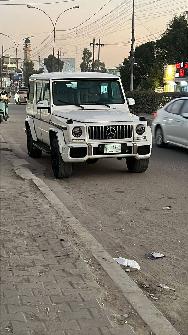 جي كلاس موديل 85 محدثه خارج فقط 2017 
غراض التحديث الداخل موجود 
سياره مكينه وكير يطه مكفوله خير من الله 
يرادلها ترتيبات وماعندي وقت الها 
السعر بلاش 120 
بغداد الدوره 
*********** بغداد, العراق
