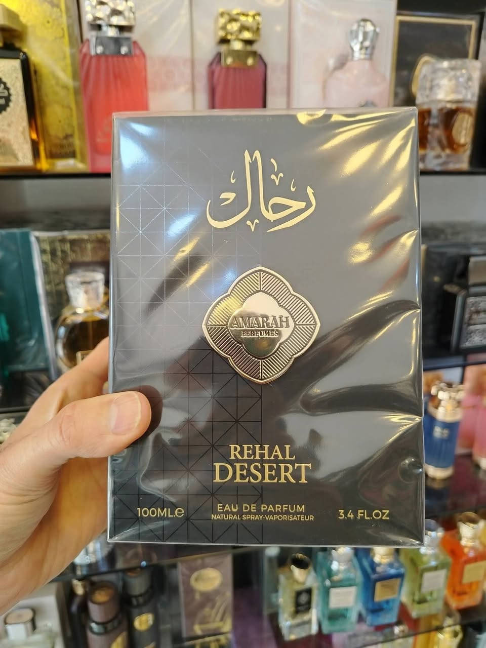 عطر رحال
من شركة الماس السعودية للعطور الأصلي ١٠٠مل
مميز ياتي بنوتات
الياسمين: يضفي لمسة من الأناقة والرقة. ♥️♥️ 
الزعفران: يضيف الدفء والغنى.
العنبر: يزيد من العمق والدفء.
خشب الأرز: يعزز من قوة الوجود ويضيف ثباتًا مميزًا.
بلسم التنوب: يقدم لمسة طبيعية ساحرة.
أخشاب الأرز: تساهم في إضافة العمق والتوازن للعطر

☎️ للتواصل واتس ***********
🚗 يوجد توصيل لكافة محافظات العراق
#بغداد #النجف #كربلاء #الديوانية #السماوة #ميسان #ديالى
