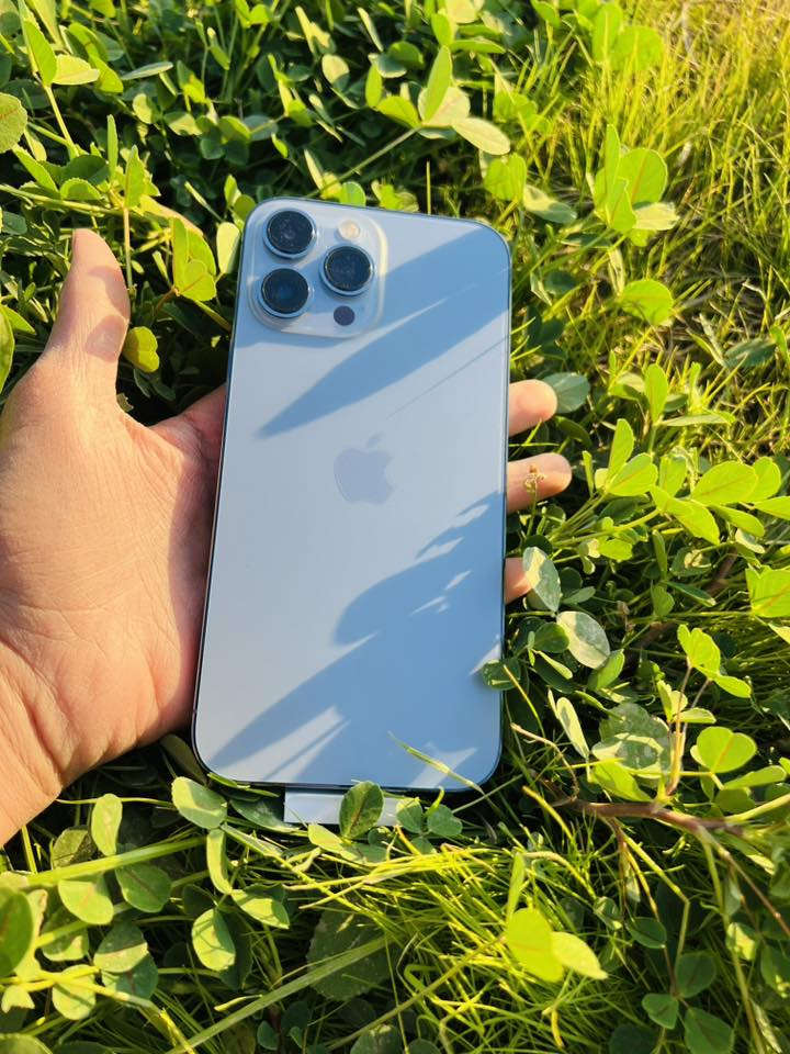 سلام عليكم أيفون 13 برو ماكس ‏باللون المميز البحري 
‏مذاكرة العملاق المميزة 512 البطارية 91 بلادية غير محفزه 
‏الجهاز كله بلاده على وضع الشركة شرط الفحص وين ما يعجبك ￼￼￼
وتر بروف ‏كفالة عامة ‏شرط الفحص في أي مكان يعجبك 
‏نظافة 100% 100 شخط واحد ما بية المكان الناصرية المركز ￼
***********￼ اتصال فقط ￼￼￼￼
