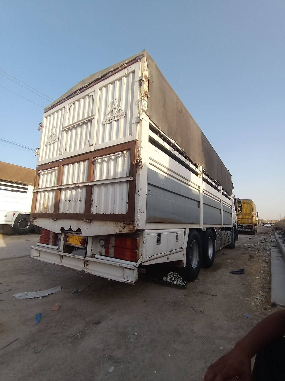 ***********
