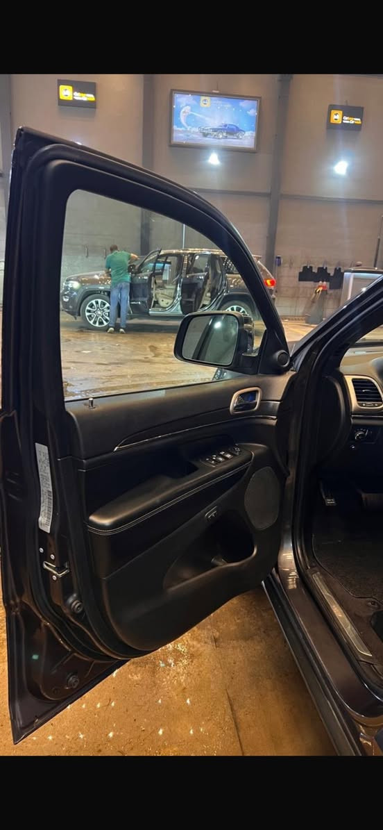 جيب 2017

رقم سليمانيه بأسمي الجديد

ماشيه 127 ميل

المواصفات

نضام إطفاء وتشغيل ذاتي عند الوقوف

حجم المحرك 6 سلندر 3600

فتحه سقف

تشغيل عن بعد

شفتات ستيرن

صندوق كهرباء

حساسات خليفه 

كشنات جلد 

تدفئة الكشنات الخلفي 

3 وضعيات جلوس خزن ميموري 

تدفئة الكشنات الامامية 

اشاير بالمري 

اللايت عدسة 

كشافات زنون 

لايت العالي كلش قوي 

كير ومحرك كفاله 

حادث موضح بصوره بارد جاملغ خلفي وباب فقط 

بدون قطرة صبغ السياره 

ايرباكات كله سليمة 

تخم تاير جديد 

السعر 210وبي مجال قليل 

غير متواجد بلفيس 
مكان السياره كربلاء 
***********
