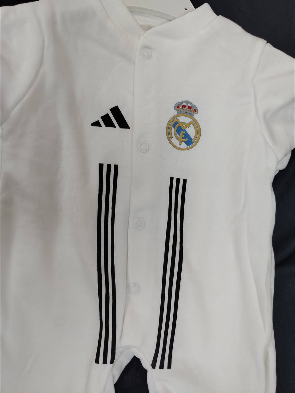 اوفرات ولادي بناتي بسعر 4 و
4ونص تلبس من 3 - 9 اشهر توصيل داخل حمدانية الف فقط للحجز مراسلة الصفحة جينيفر لملابس الاطفال  
#ملابس_اطفال
#عطور־مركبة
#فساتين_بناتي
#تراكات_بناتي
#تراكات־ولادي 
#اطفال
#بيبي
#بدلات_ولادي 
#الموصل
#الحمدانية
#خدمة_توصيل


**إذا كنت صاحب هذا الإعلان وتريد حذفه لأي سبب، رجاءا أرسل رسالة إلى الدعم الفني**