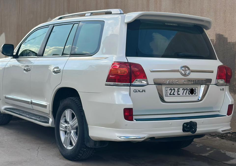 السلام عليكم 
🚘 لاندكروزر 2014 V6 للبيع 🚘
سيارة نظيفة جداً واستخدام شخصي فقط
🚗 تحويل مباشر رقم اربيل
📌 السيارة بلادي – بريم وبحالة ممتازة
✨ المواصفات:
❄️ ثلاجة
🔑 بصمه
📡 حساسات خلفية
⚙️ كشن كهربائي
💡 لايت زينون + LED
🔓 فتحة سقف (طكتين)
✨ زراكات لايتات
🚪 دوسات ترحيب لاندكروزر
🛠️ الملاحظات:
ملاحظة بسيطة جداً: pdr  حك اقل الشبر الجاملغ الأمامي السكن ونفس الحال الباب السايق فقط
غير ذلك السيارة خالية من أي ملاحظات
كفاله عامله كير ومحرك وضع الشركه 
السعر : 435

📞 للاستفسار: ***********
