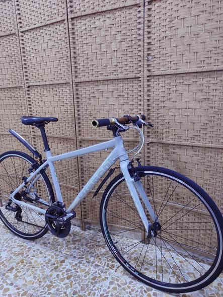 السلام عليكم 

دراجه ماركة #Bianchi بيانكا العالميه ماركه عالميه غنيه عن التعريف صنع ايطالي اصلي🇮🇹 البيانكا معروف فخر الصناعه الايطاليه🇮🇹 

 حجم 28 (C700)  ....فوول ألمنيوم خفيف جدا وسلس

لون مميز جدآ لون سمنتي سموك مطعم بأبيض  لامع ميتاليك

سستم شيمانو كامل سيت آلتوس #SHIMANO_ALTUS 

بدالات السرعه 8X3 سحب دفع #شاشه حديث سرعة جدا عالية 

بريكات سستم تيكترو Tektro سلس جدا حتى الفحمات مختومة

ستيرن رياضي نفخ مختوم بيانكا ...قبضات ربل طبي اصلي 

وياله زووم طبقتين ماركة مصممه لتحمل الاوزان الثقيله الطسات

 تايرات كتان اصليه ماركة ميشلين #VITTORIA_ZAFFIRO

سرج طبي اصلي مختوم بيانكا ...كمبليونات وياله وسرج سلايت

🔴الدراجه قطعه مال حاويه غير مستخدمه داخل العراق 
    ختم واحد ليبل واحد حتى السرج مختوم بيانكا 
     ما بيها اي نقص كامله وجاهزه 

المكان موصل الجانب الايسر ....السعر 225  الف (ثابت _ نهايتة) 

يوجد توصيل بغداد 

رقمي ***********
