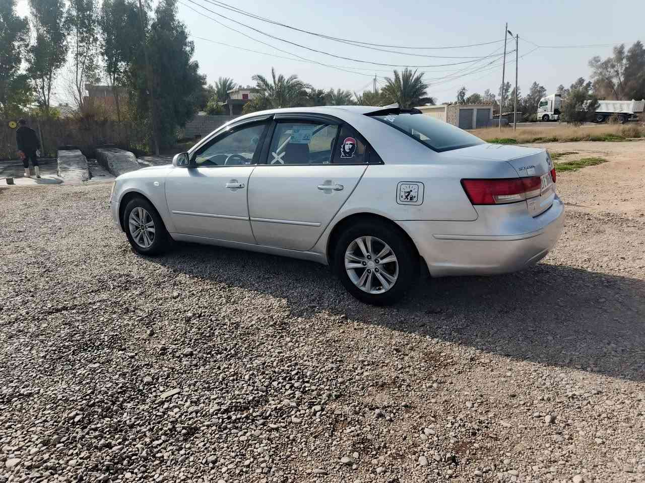 سوناتا 10
رقم سليمانية 
مكينة 2000 
بيها قطع صبغ بدون ضربة ابيع حزام 
تخم تاير صدر جديد 
مابيها نقص سيارة جاهزة 
مكاني ديالى المقدادية 
***********
