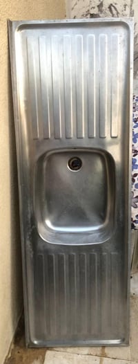 سنك للبيع مستخدم قليل نظيف جداً السعر 50 الف وبي مجال .مكاني بالجادرية...
