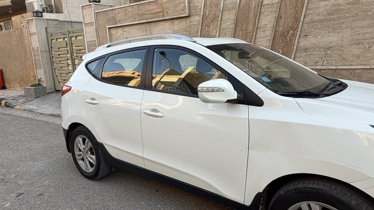 السلام عليكم
توسان خليجي 2011 
ماشية 165 الف مكينه مفتوحة 
رقم واسط 
العنوان واسط الكوت 
السونار مرفق مع المنشور
الاستفسار الاتصال او المراسلة على الخاص
***********
