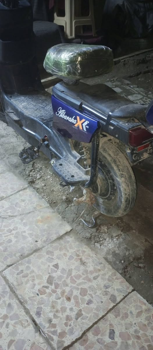 سلام عليكم عندي هاي الدراجة بطارياته نص عمر نضيفه وكامله للبيع السعر 250 مكاني بغداد  حسينية الراشدية للتواصل رقمي ***********
