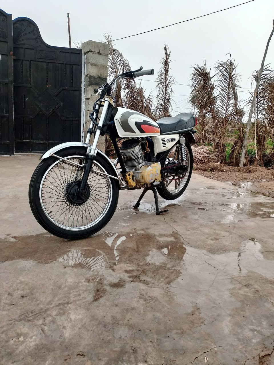 موطور يراني نضيف محرك بلادي السعر 250 بي مجال الاستفسار على الرقم ***********
