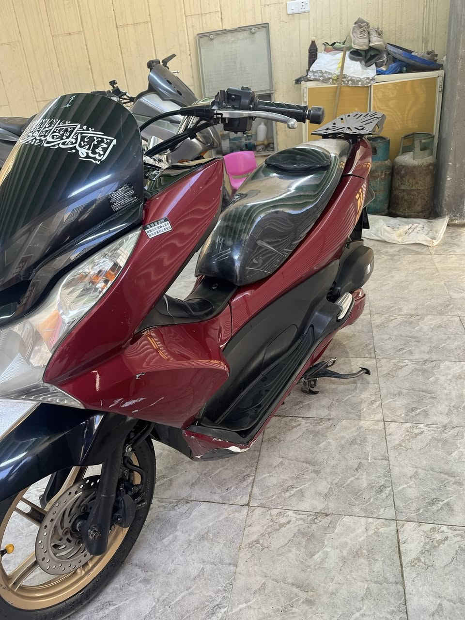 السلام عليكم                                                              شباب دراجه pcx ياباني لون 
احمر  حجم المكينه 150c دراجه مكفوله كفاله عامه حساسات كله شغال حساس A وحساس استان حساس حماوه كله شغال بل حقيقه احله من الصور       
العنوان :- واسط - كوت - حيدريه 
الرقم :- *********** 
السعر :- 13$ ورقه وبيها مجال للشراي 
شباب الي مو شراي لا يتعبني
