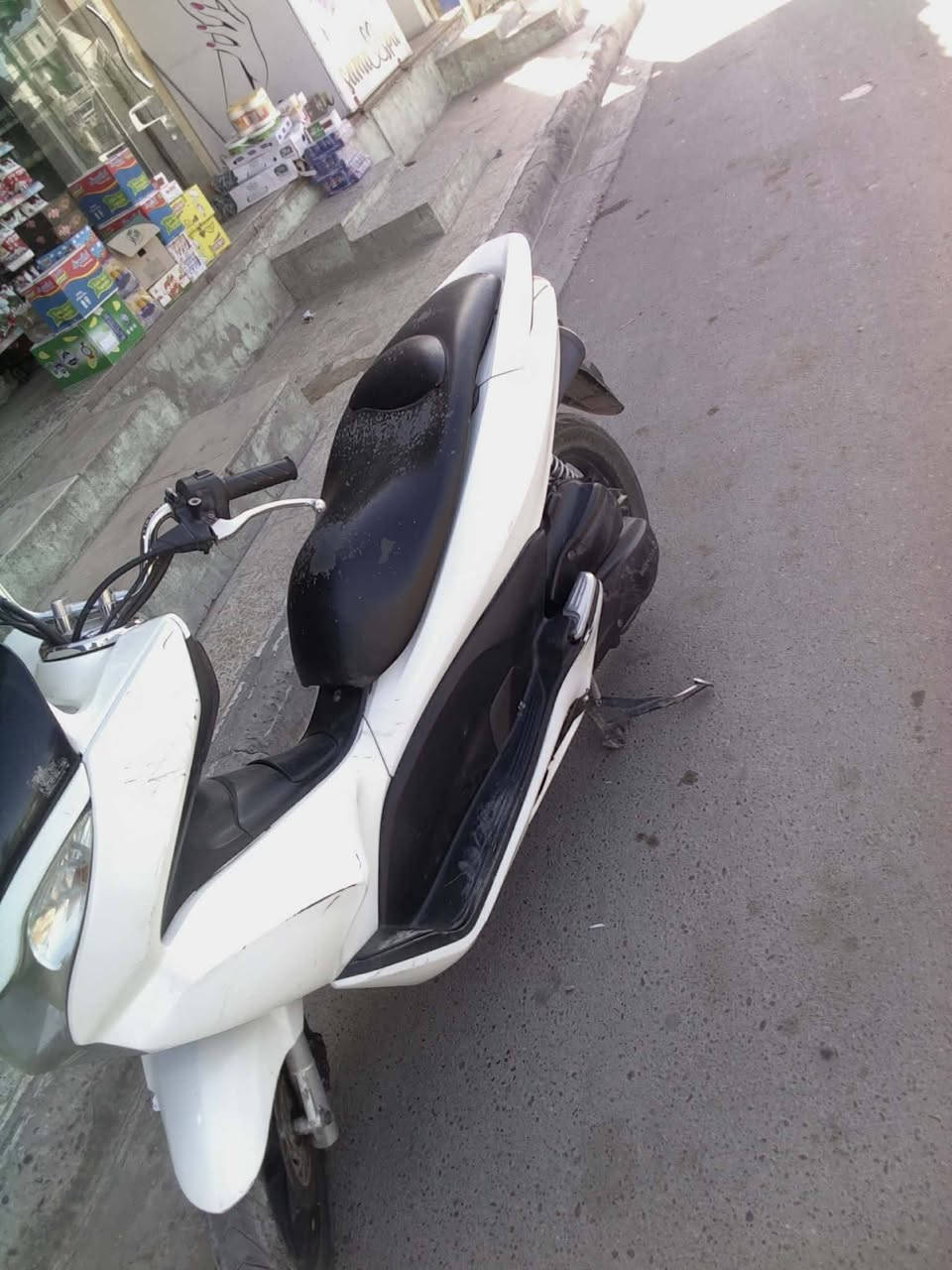 السلام عليكم شباب الطيبين
جيل اول pcx ياباني  مكينة 125
حساس ازدحام حساس ستاند حرف A
جاهزة مكملة الكفر بي شخوط فقط 
السعر 
مليون و150
***********
متوفر خط او واتساب
