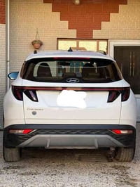 توسان  2024 ماشية  50الف  المواصفات :  بصمة +ويل 18+ شاشتين للعدادات و...